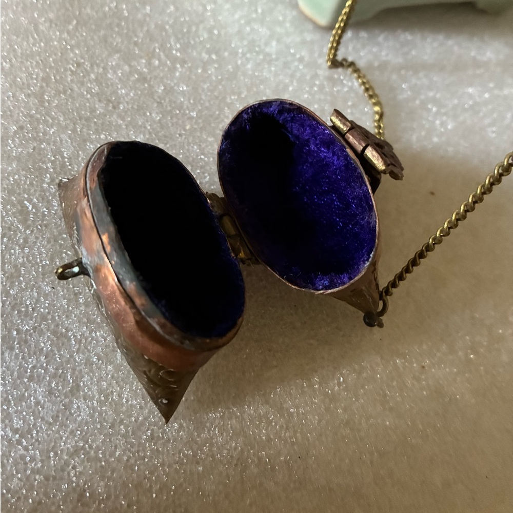 Antique-Style Bronze & Copper Locket Necklace - Picture 3 of 4